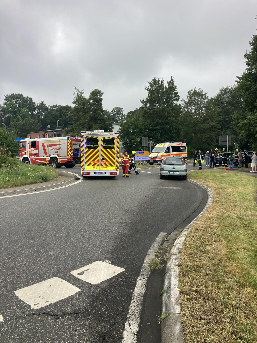 FW Bergheim: Schwerverletzter Radfahrerin nach Unfall in Bergheim Rettungshubschrauber im Einsatz