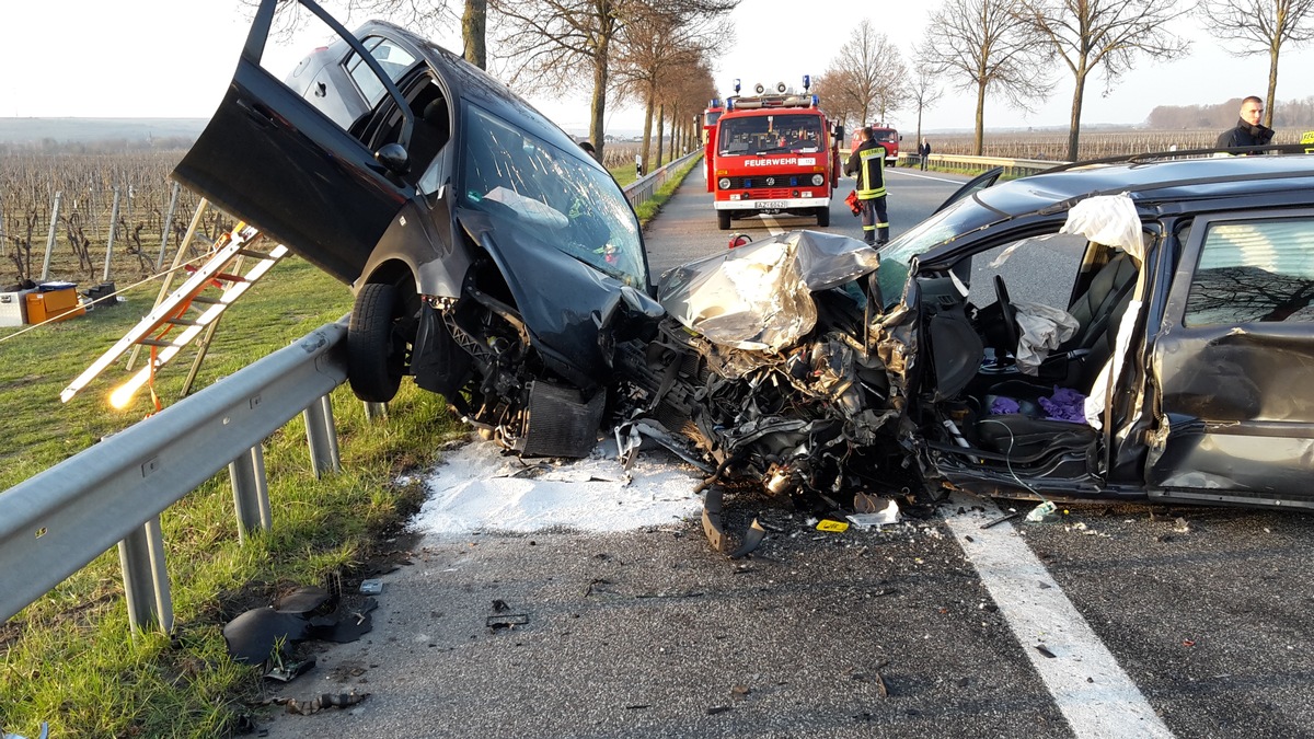 POL-PDWO: Verkehrsunfall mit 2 schwer verletzten Personen und hohem Sachsachaden