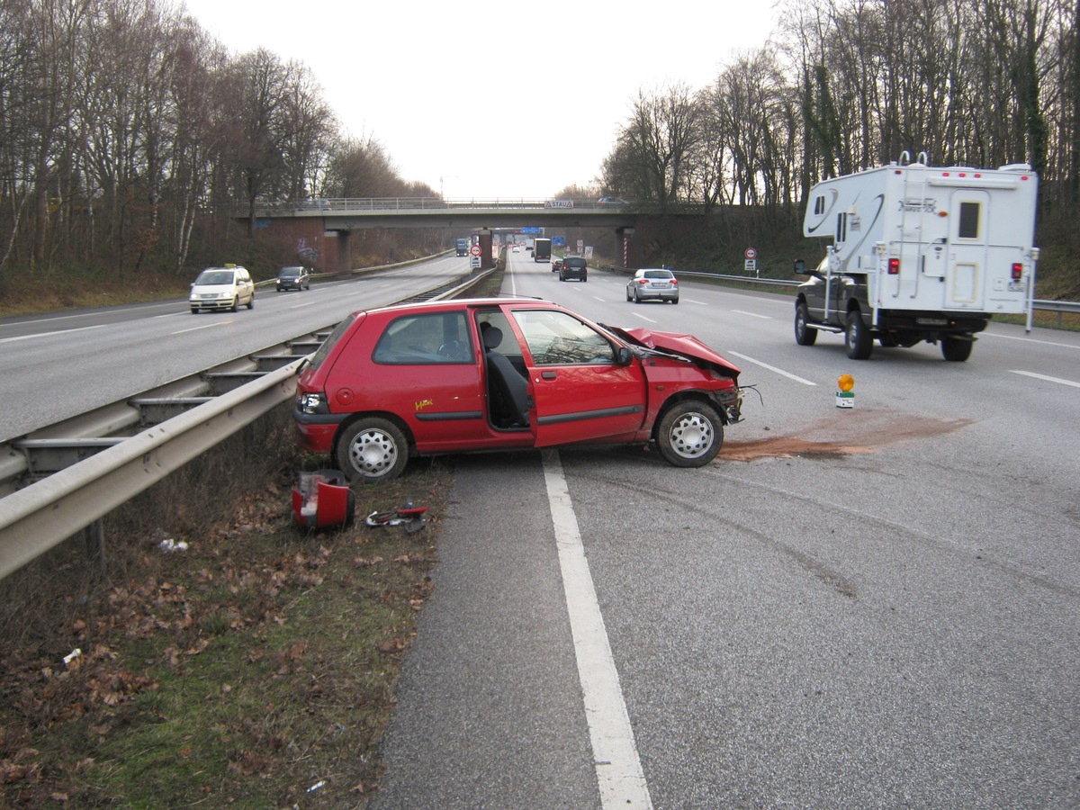 POL-WL: Verkehrsunfälle auf BAB 1und 7 // eine schwer verletze Person