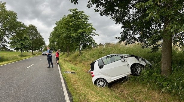 POL-PDWIL: Smart überschlägt sich, Fahrerin leicht verletzt