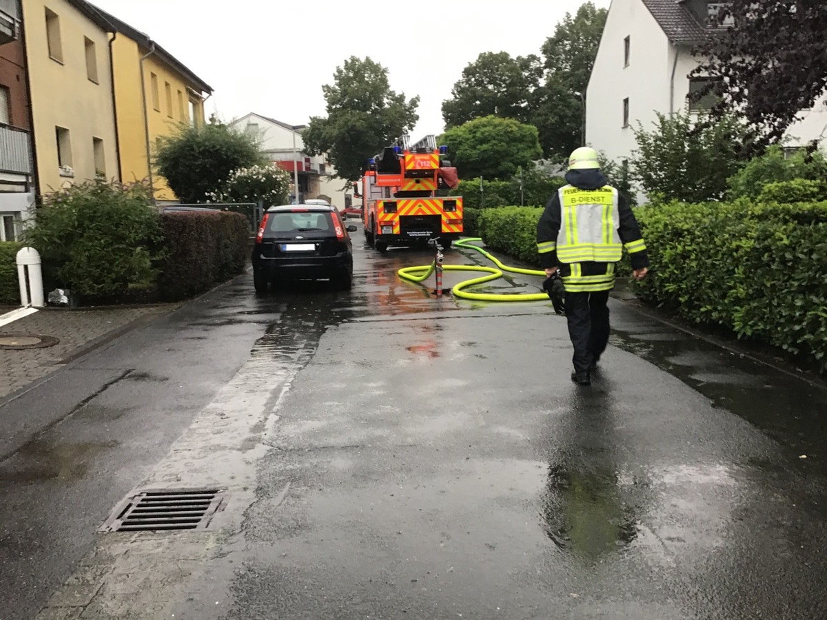 FW-BN: Wohnungsbrand in Mehrfamilienhaus in Bonn-Limperich