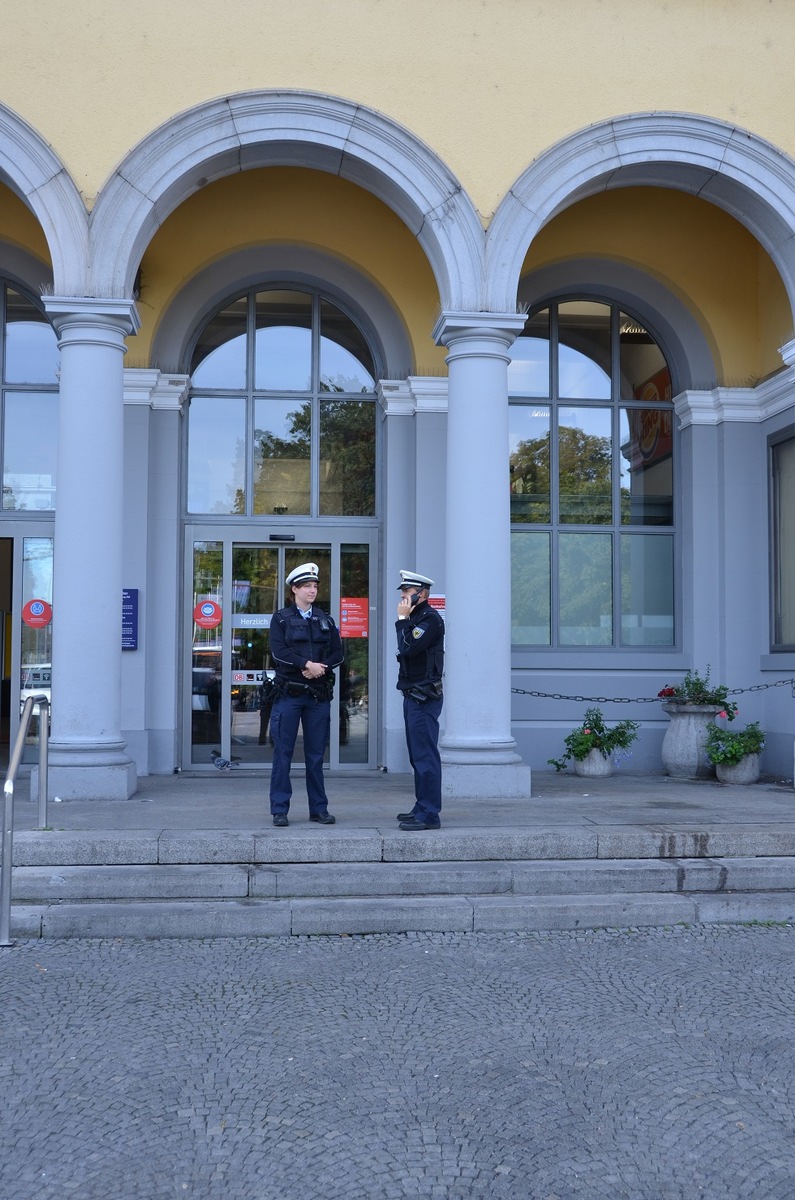 Bundespolizeidirektion München: Streit unter Betrunkenen eskaliert - mit Glasflasche zugeschlagen