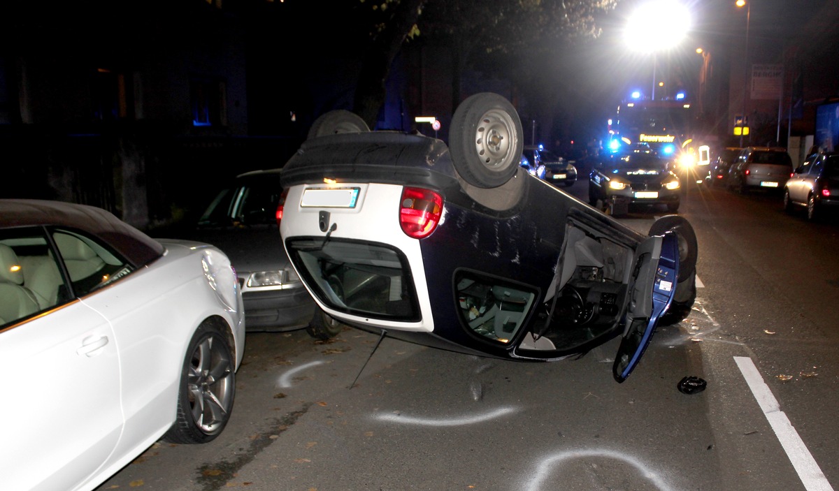 POL-GE: Auto überschlägt sich bei Unfall - Fahrerin ohne gültige Fahrerlaubnis