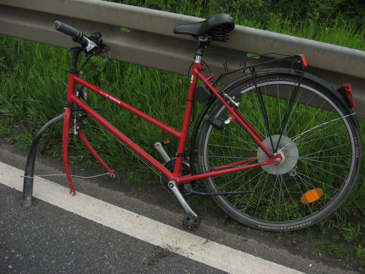 POL-HI: Mit gestohlenem Fahrrad verunglückt