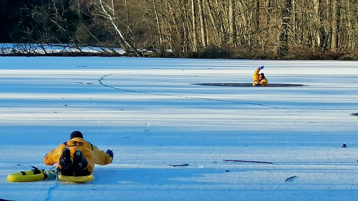 FW-GL: Warnung vor dem Betreten von Eisflächen im Stadtgebiet - Hinweise der Feuerwehr zum Verhalten im Unglücksfall