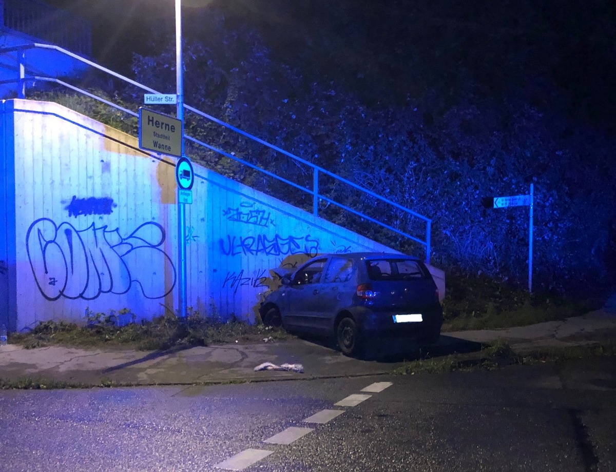 POL-BO: Fahrt mit gestohlenem Auto endet mit Alleinunfall in Herne