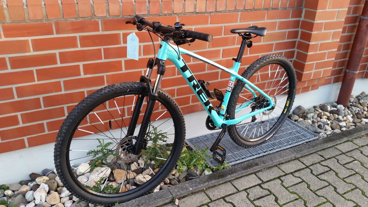 POL-NE: Eigentümer eines Mountainbikes gesucht - Kripo bittet um Mithilfe - Wem gehört das türkisfarbene Bike?