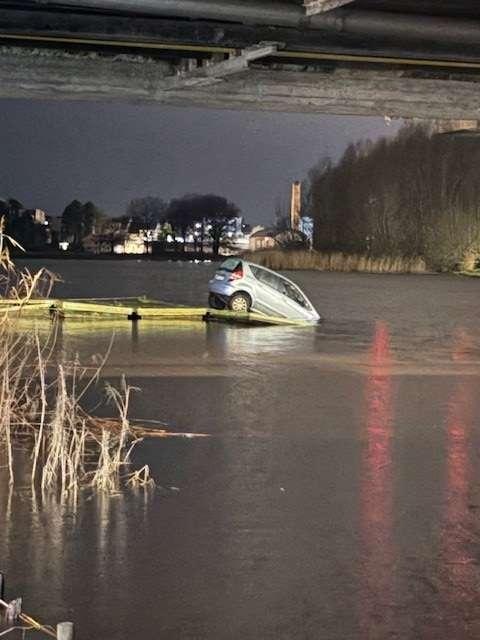 POL-CUX: Einbruch in Doppelhaus in Geestland, OT Langen; entwendetes Auto in der Geeste in Bremerhaven versenkt