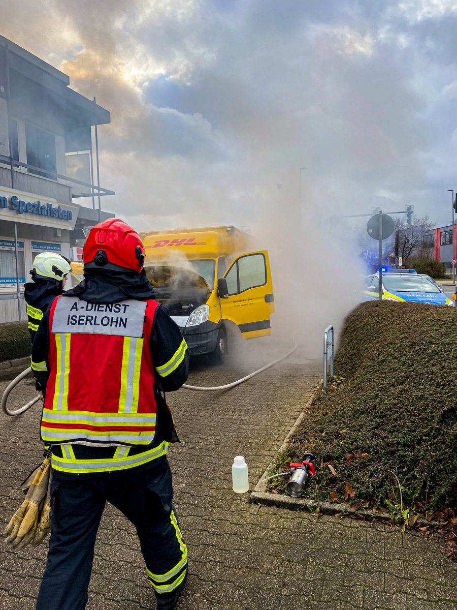 FW-MK: Paketfahrzeug brennt am frühen Mittag des 24.12.