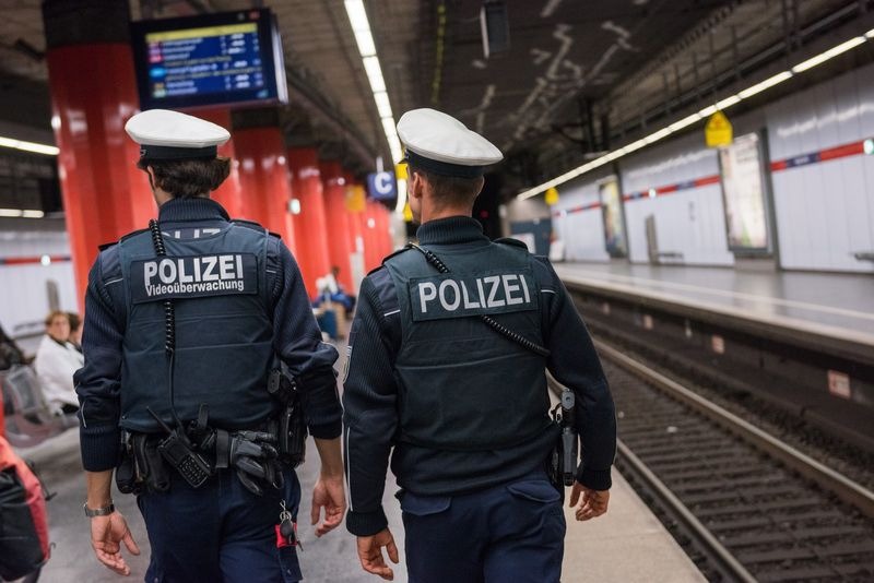 Bundespolizeidirektion München: Streit am Hauptbahnhof eskaliert / Stoß ins Gleisbett endet glimpflich