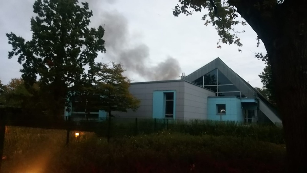 FW-NE: Feuer in einem leerstehenden Haus