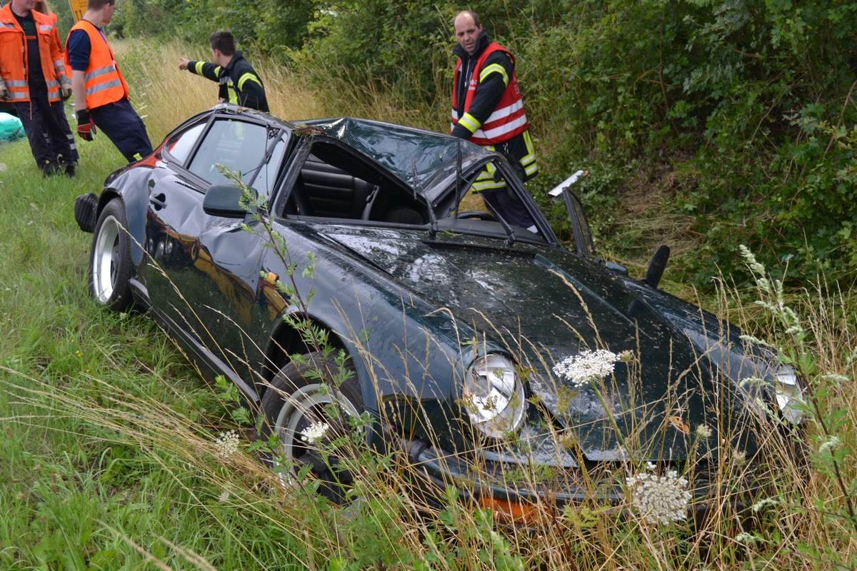 POL-HI: Holle/ Grasdorf - Porsche überschlägt sich auf B 6 - zeitgleich stürzt Kradfahrer auf Gegenfahrbahn *** mehrere Verletzte *** Vollsperrung B6