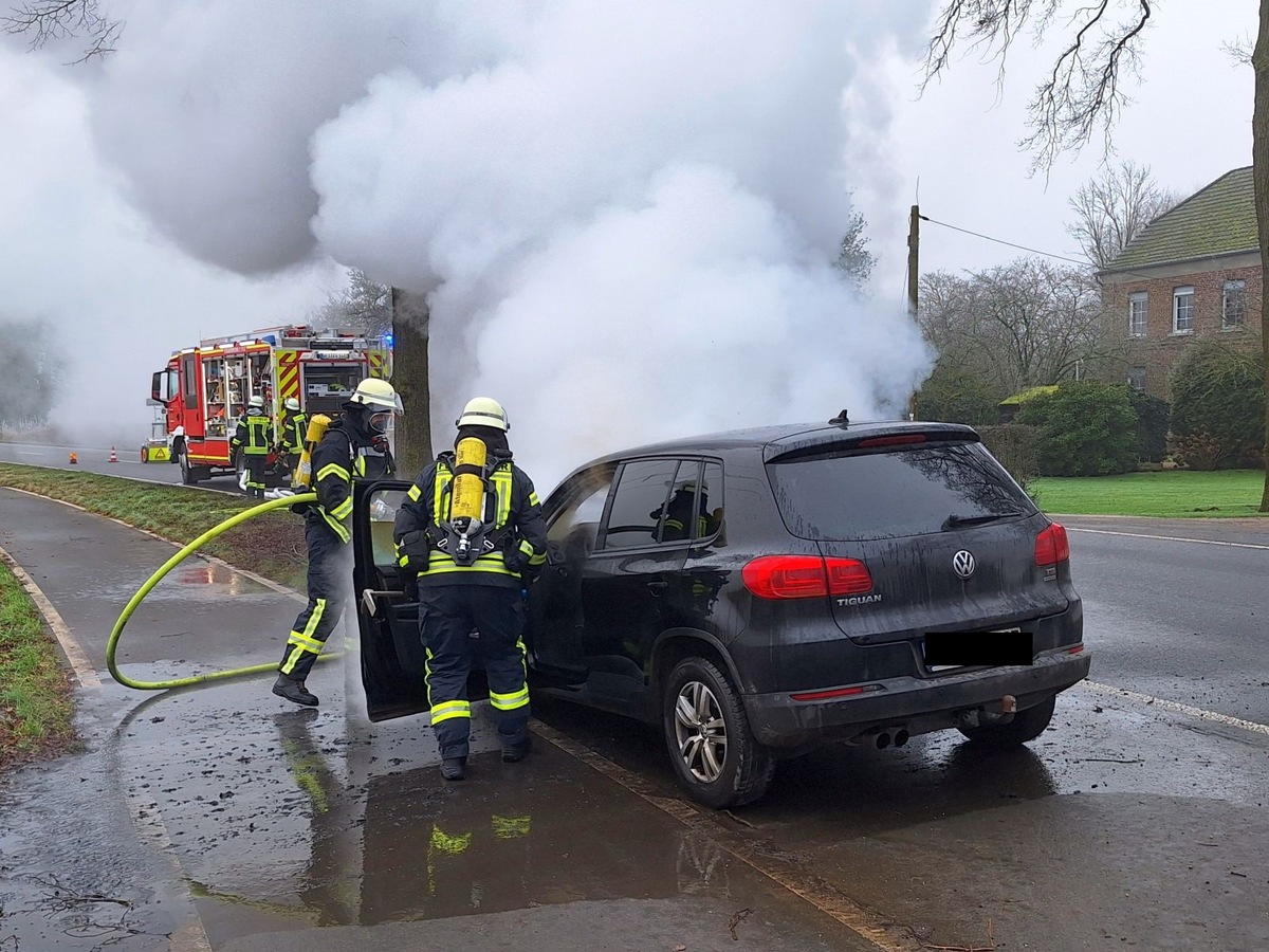 FW Sonsbeck: PKW-Brand auf der Weseler Straße