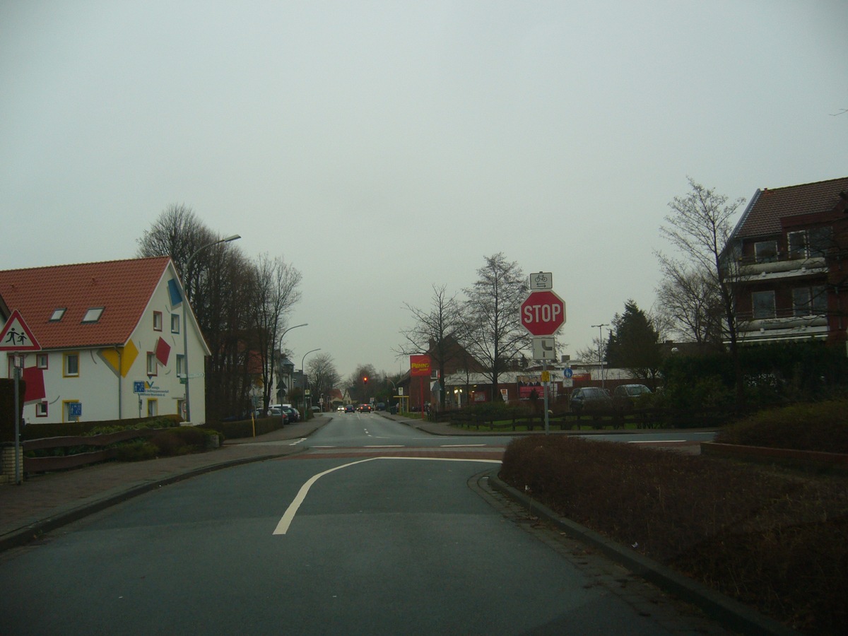 POL-CUX: Schulwegüberwachung am 18.01.12 an der Grundschule Hinschweg in Langen und am 19.01.12 an der Haupt- und Realschule Nordeschweg+++ Fahrradkontrolle in Dorum