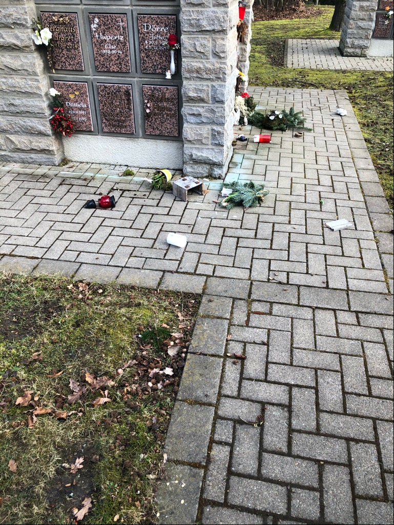 POL-GM: 280221-0142: Vandalismus auf dem Westfriedhof