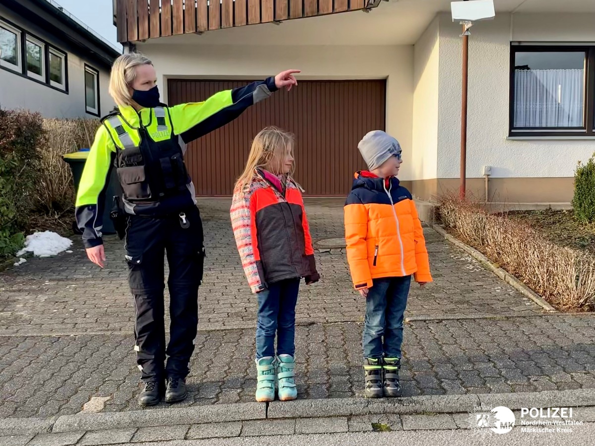 POL-MK: Verkehrserziehung: Polizei startet Projekt &quot;Stopp, Schau, Geh - Elterninfo am PC&quot;