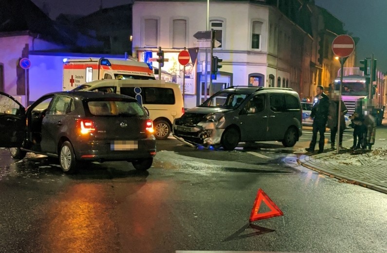 POL-PDNW: Bei Verkehrsunfall leicht verletzt