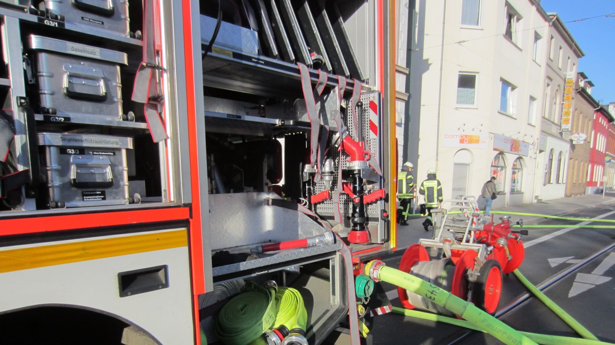 FW-MH: Schmorender Durchlauferhitzer in Speldorf. / Keine verletzten Personen.