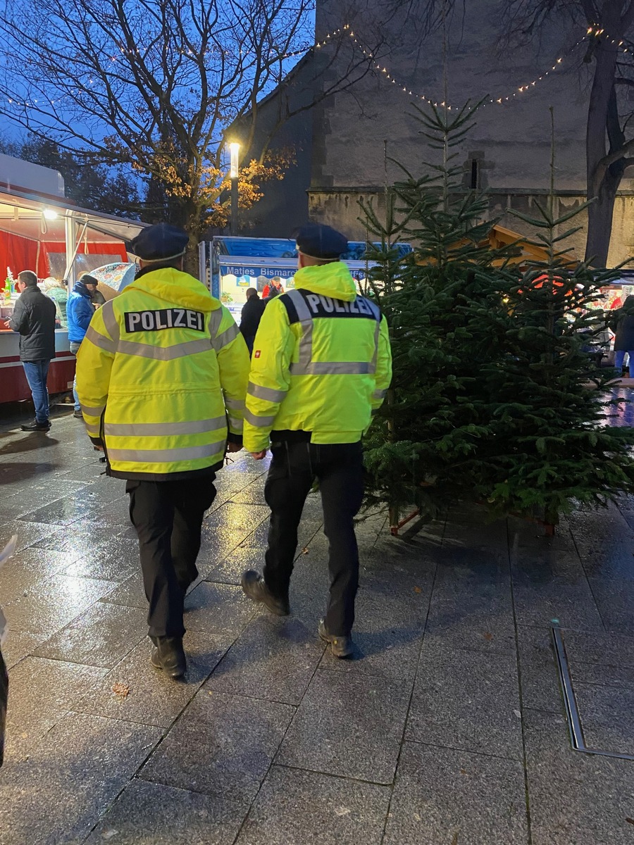 POL-HI: Fußstreife auf dem Gronauer Weihnachtsmarkt