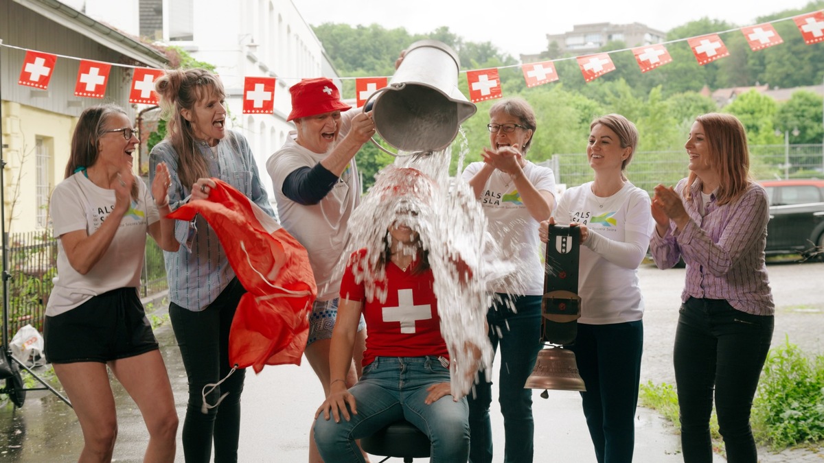 Communiqué de presse: 10e anniversaire de l’Ice Bucket Challenge en faveur de la SLA