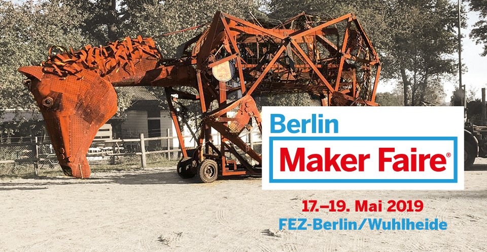 Riesiges Rostpferd / &quot;Mechanisch Paard&quot; als Zugpferd der Maker Faire