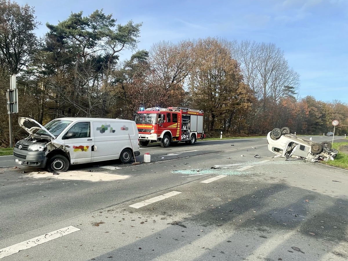 FW Hünxe: Pkw überschlagen - Eine verletzte Person nach Verkehrsunfall