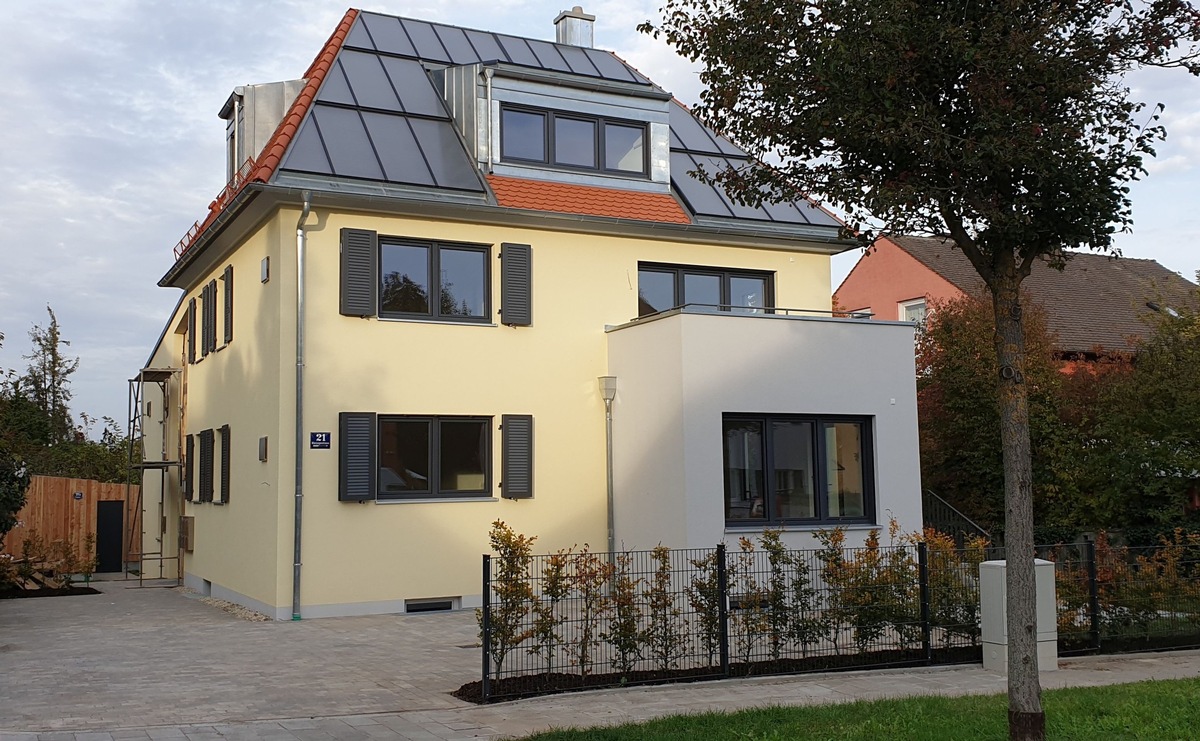 Sonnenhaus-Heizung reduziert Energiekosten und CO2 in Mehrfamilienhäusern und Geschosswohnungsbauten