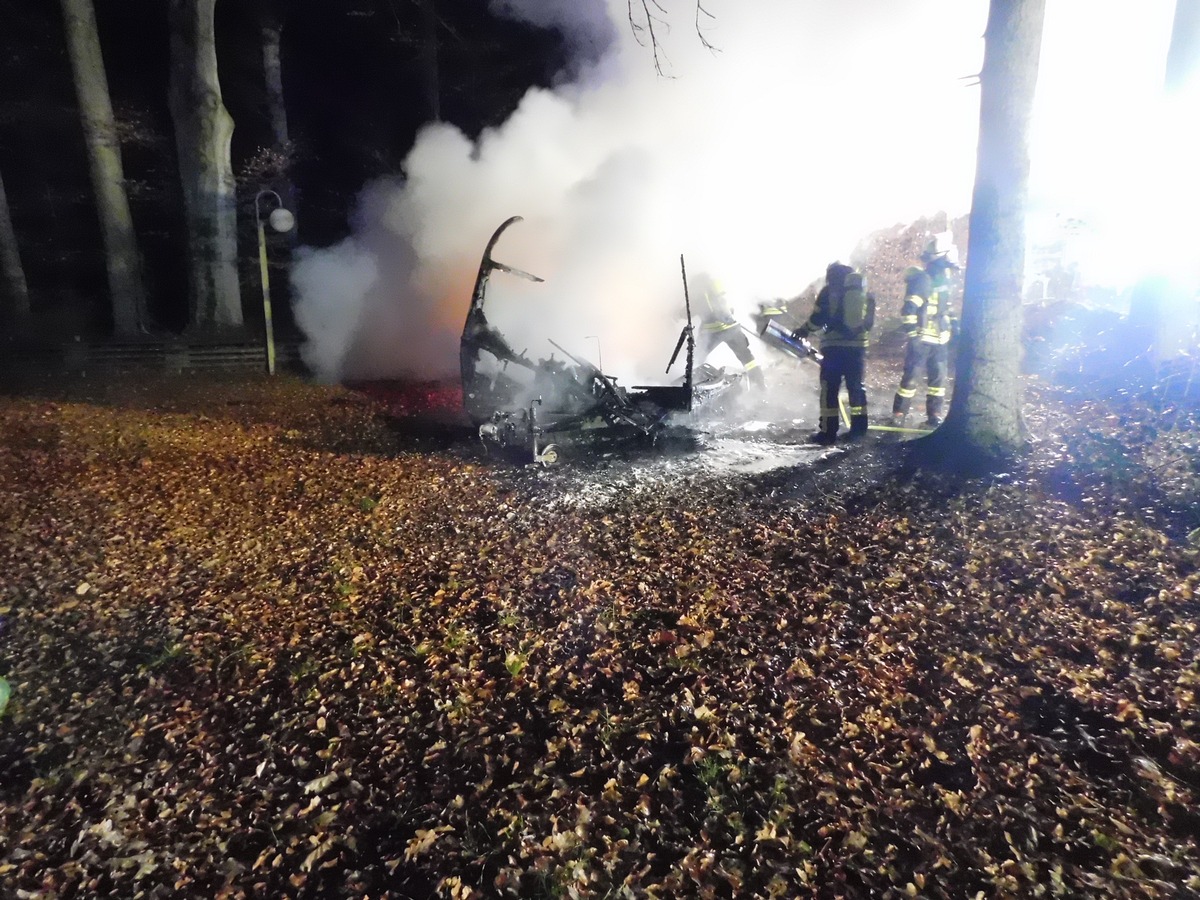 POL-HK: Niederhaverbeck - Brand eines Wohnwagen-Anhängers Munster - Auffahrunfall Walsrode - Betrunken unterwegs Buchholz Aller - Nach Einbruch auf der Flucht gestellt