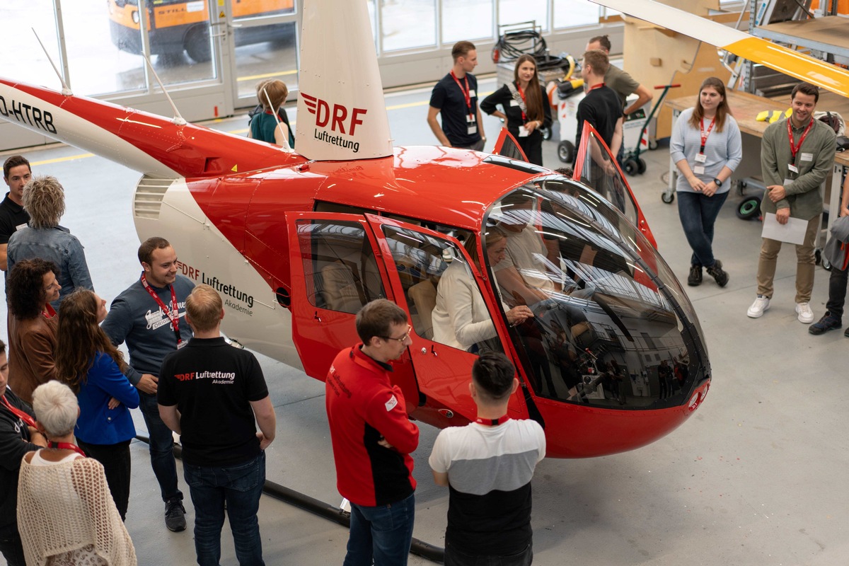 Neue Flugschüler starten Pilotenausbildung an der DRF Akademie