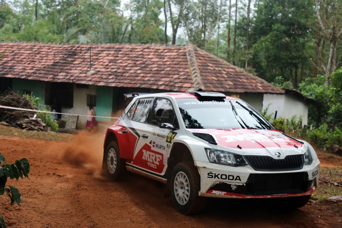 Sechster APRC-Saisonsieg: Champion Gill und SKODA werden bei Triumph in Indien gefeiert (FOTO)