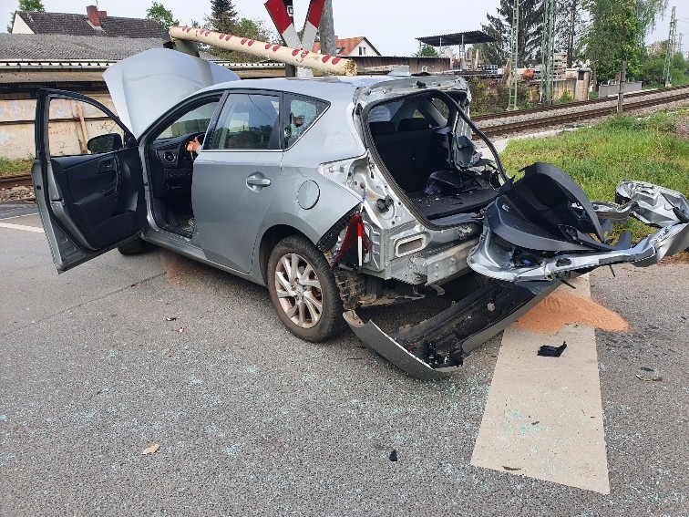 BPOL-F: Bodenloser Leichtsinn - Unfall am Bahnübergang in Groß Grau