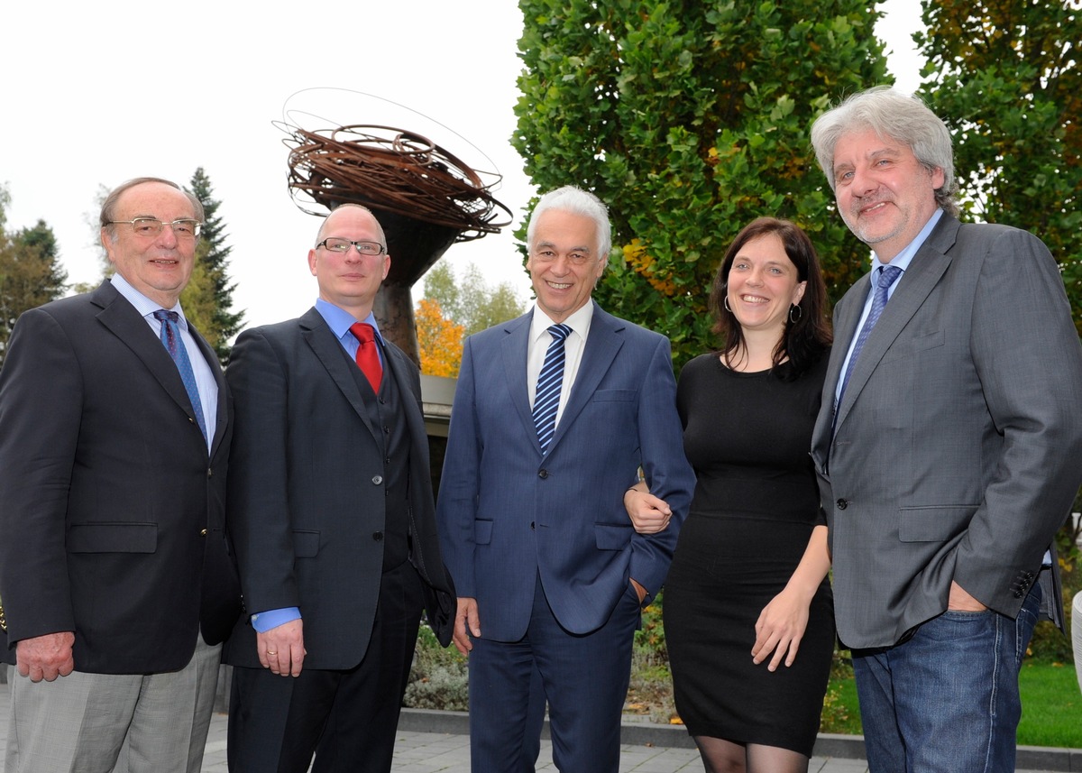 Stiftung RUFZEICHEN GESUNDHEIT! vergibt heute ihren Gesundheits- und Medienpreis 2013 (BILD)