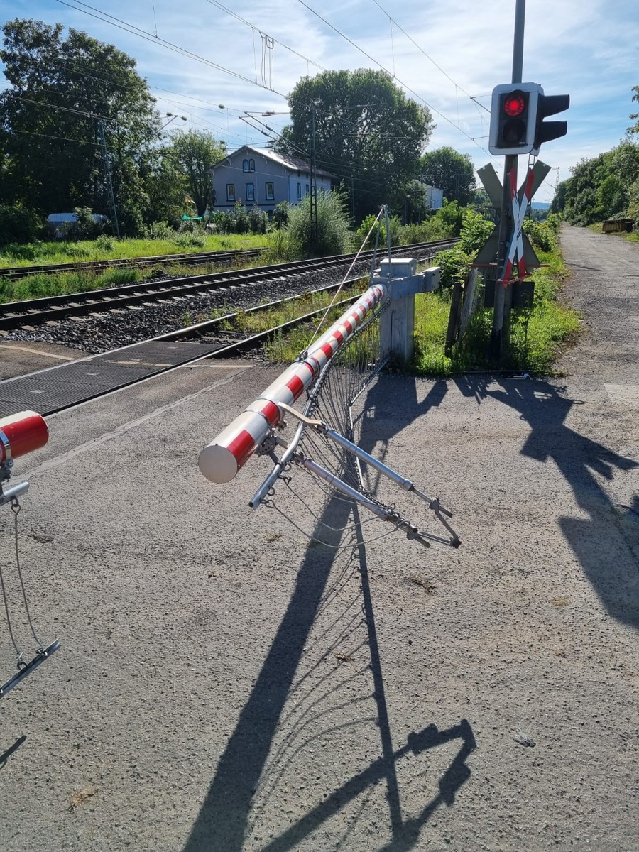 POL-NI: Bahnschranke beschädigt