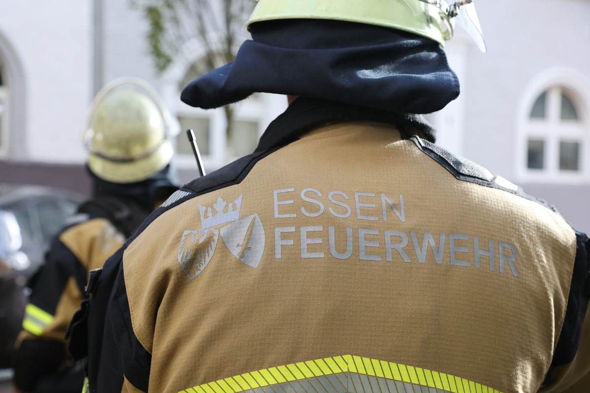 FW-E: Rauchmelder detektiert Brand in Küche und alarmiert Bewohner, keine Verletzten