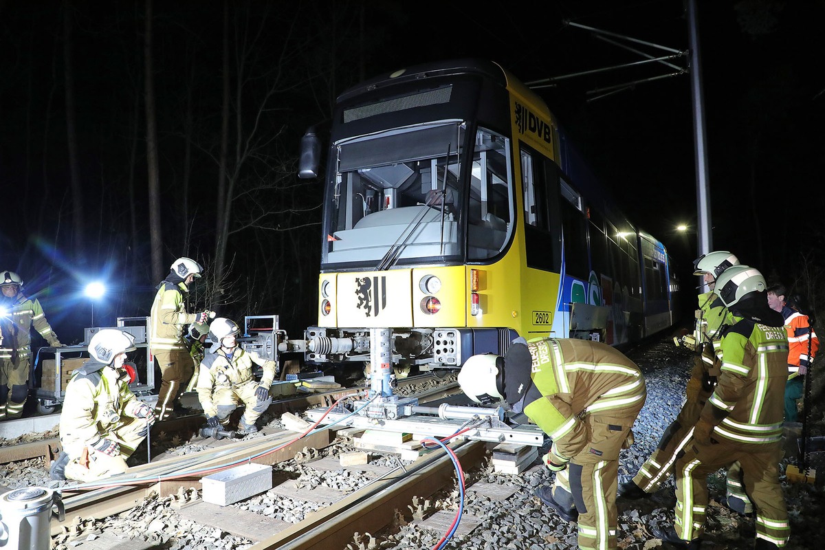 FW Dresden: Informationen zum Einsatzgeschehen der Feuerwehr Dresden vom 11. - 12. April 2022