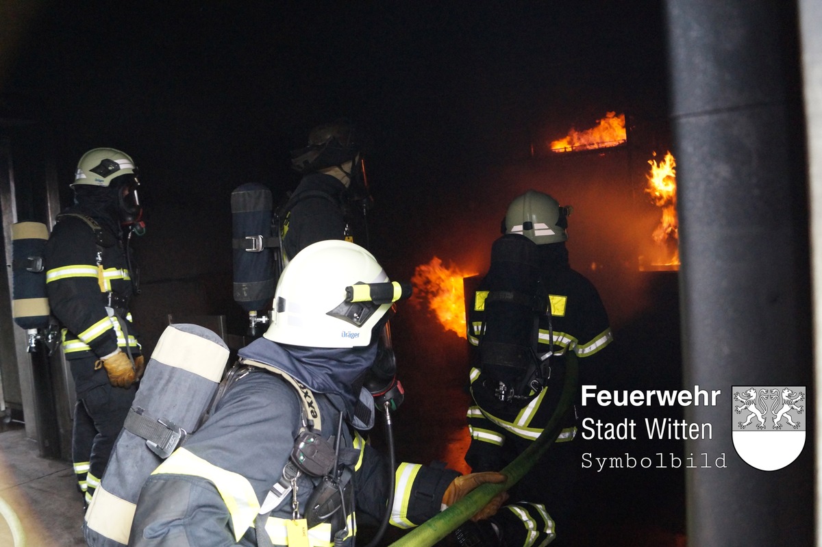 FW Witten: Brand einer Werkstatt