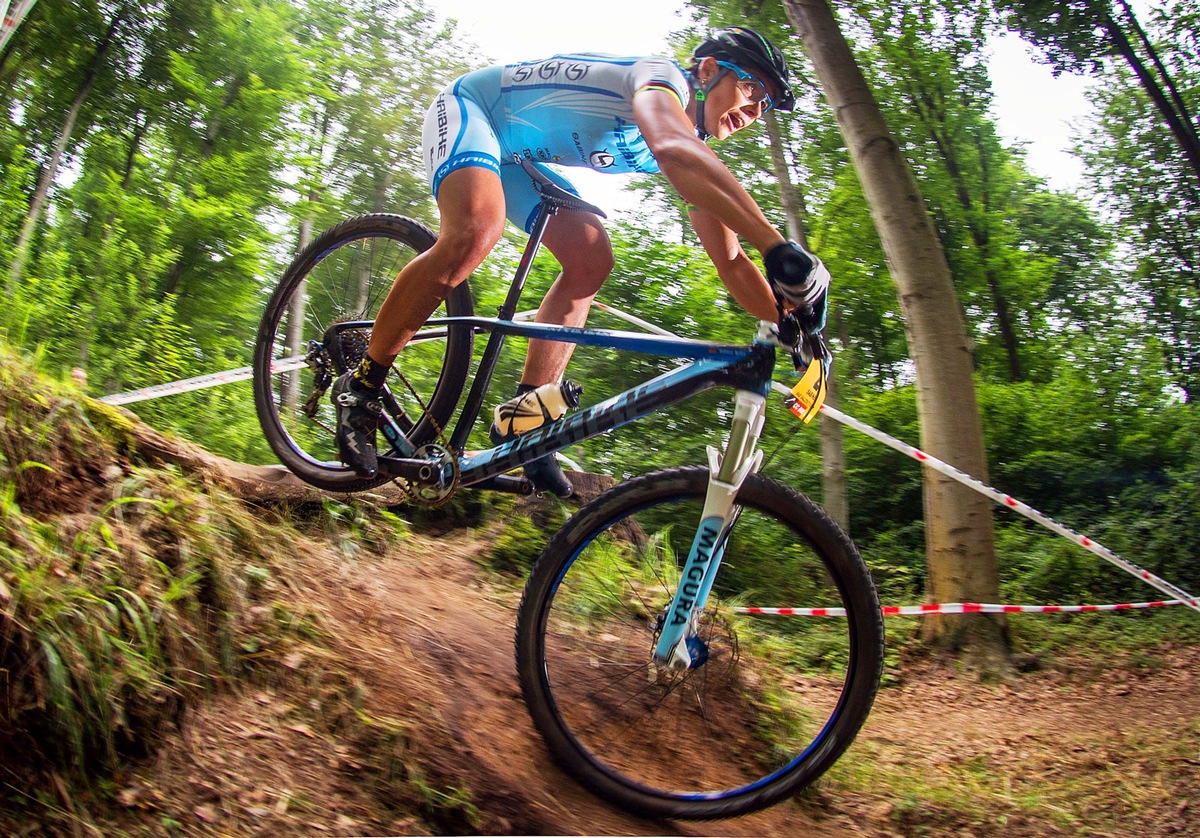 Souveränes Comeback für DHU Homöopathie-Botschafterin / Sabine Spitz gewinnt Deutsche Meisterschaft im Cross Country (BILD)