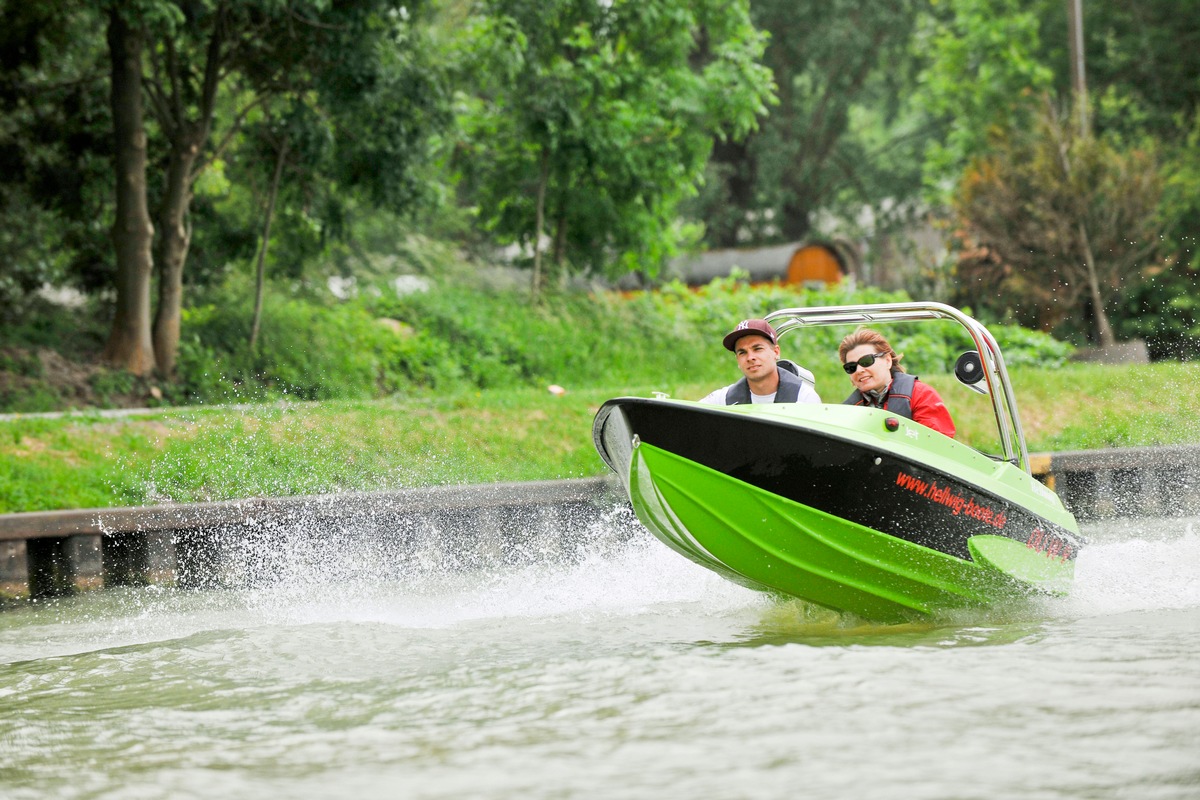 Mit &quot;Start Boating&quot; Freizeitkapitän für einen Tag / ADAC-Sportschifffahrt unterstützt kostenfreie Schnupperfahrten