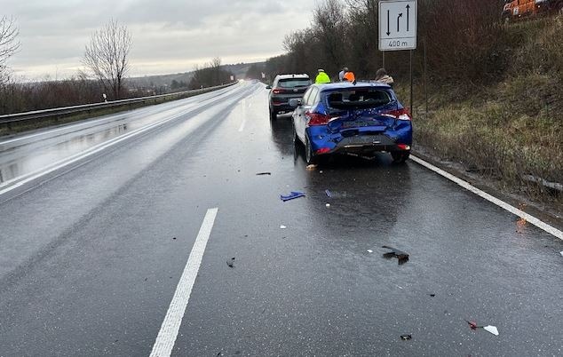 POL-PDLD: Verkehrsunfall mit hohem Sachschaden und leicht verletzter Person