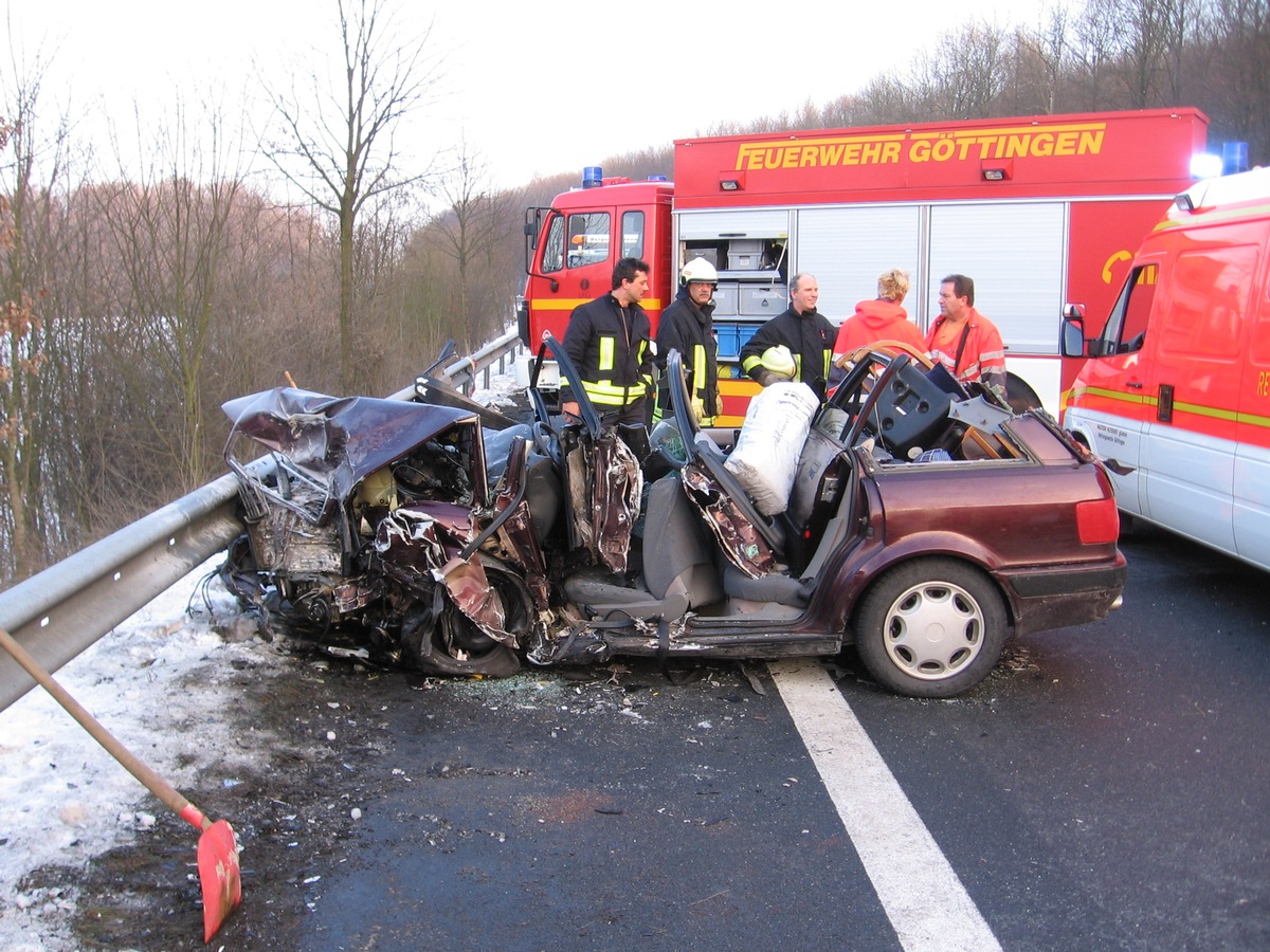 POL-GOE: Schwerer Verkehrsunfall mit sechs Verletzten und hohem Sachschaden