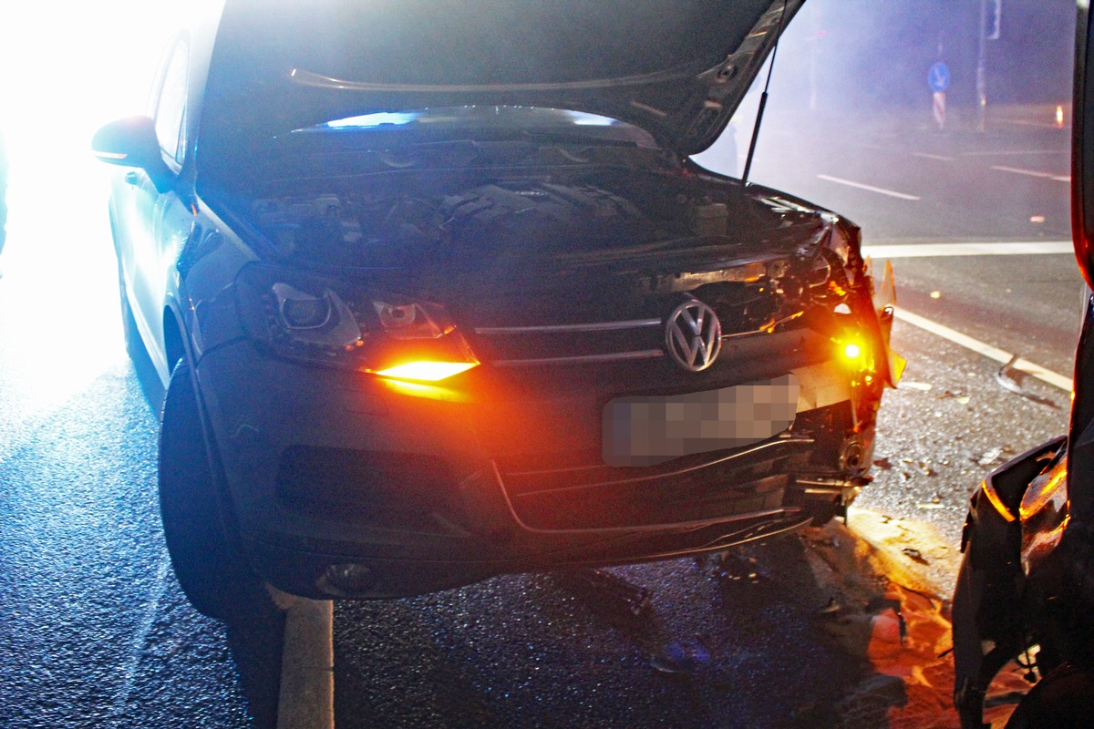 POL-ME: Hoher Sachschaden und zwei Leichtverletzte nach Verkehrsunfall - Haan - 1901021