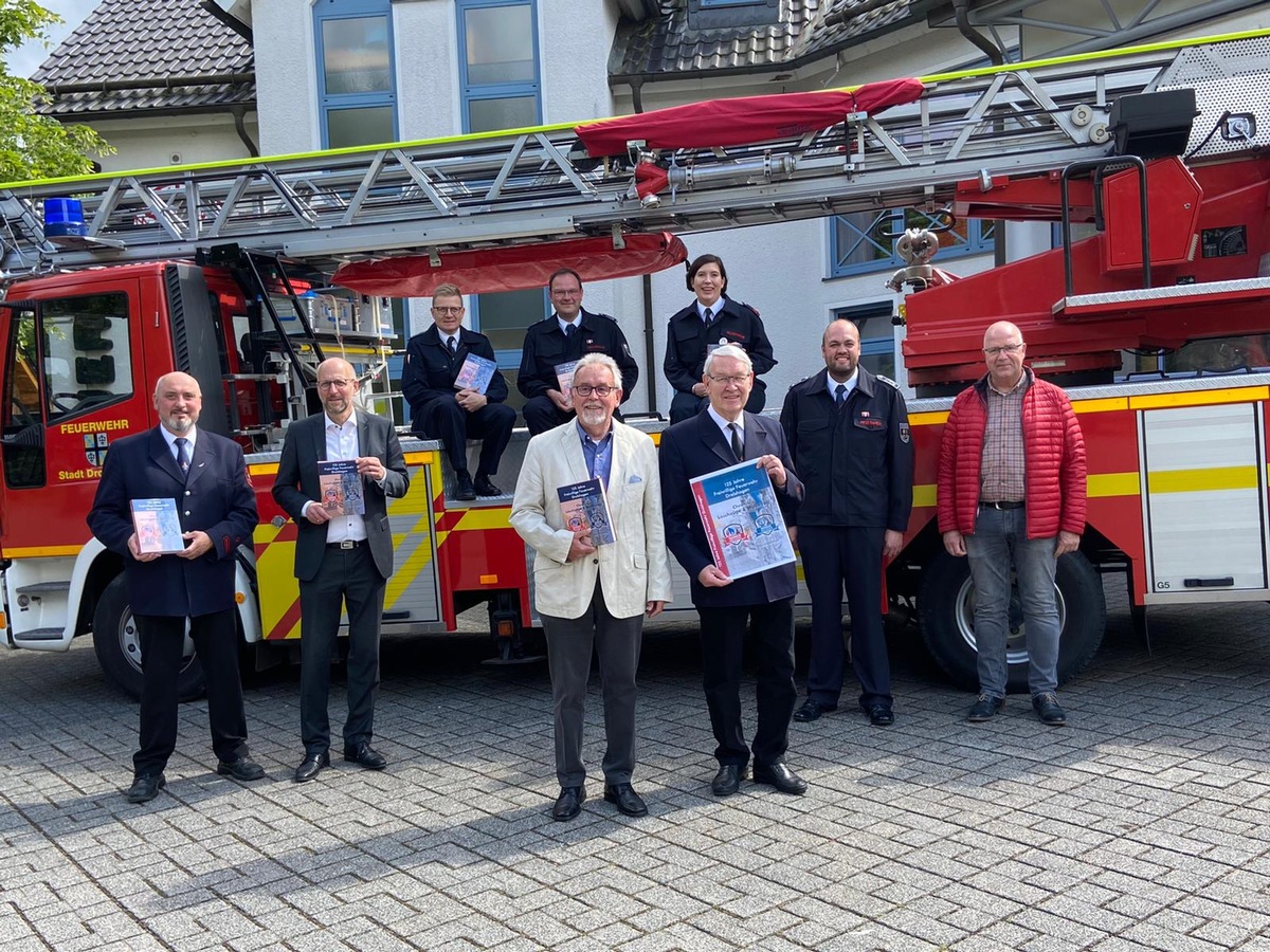 FW Drolshagen: Verkaufsstart der Jubiläums-Chronik von Löschzug und Musikzug der Feuerwehr Drolshagen