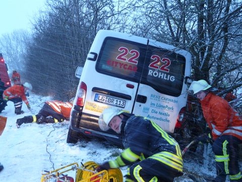 POL-WL: Landkreis Harburg - Unfallsituation (bis 10.00 Uhr) ++ Rade - Unter Medikamenteneinfluss Unfälle verursacht ++ Buchholz i.d.N. - Einbruch in Büro ++ und weitere Meldungen