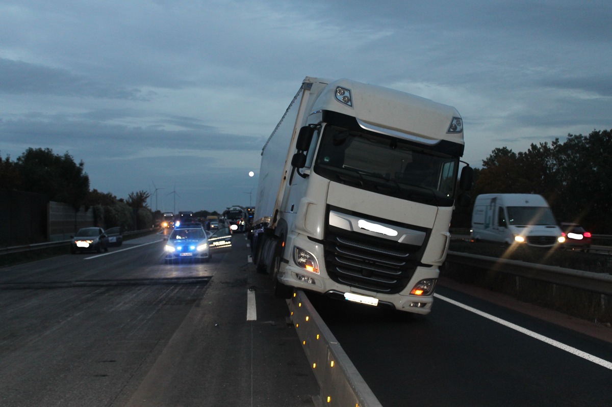 POL-PDNW: Verkehrsunfall mit hohem Sachschaden und mit erheblichen Verkehrsstörungen