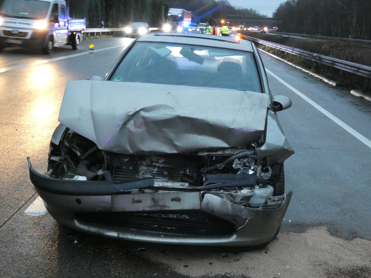 POL-CUX: Tageswohnungseinbruch ++ Auffahrunfall ++ Lkw verursacht Stau auf der A27