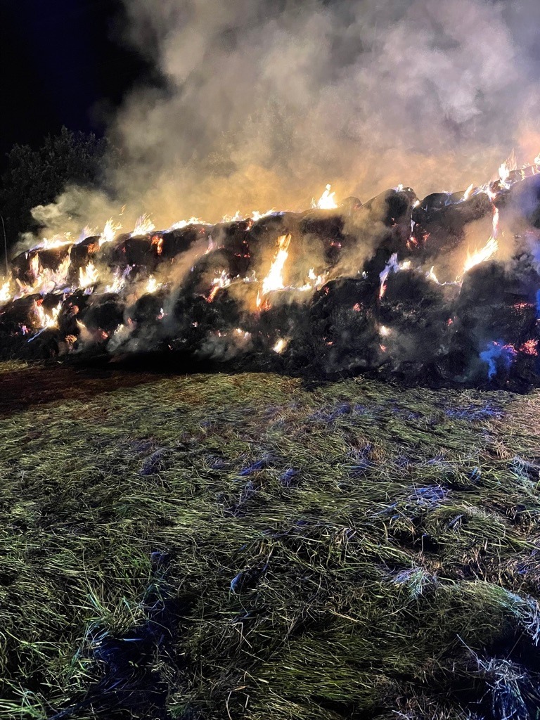 POL-PDMY: Brand von 110 Rundballen Heu