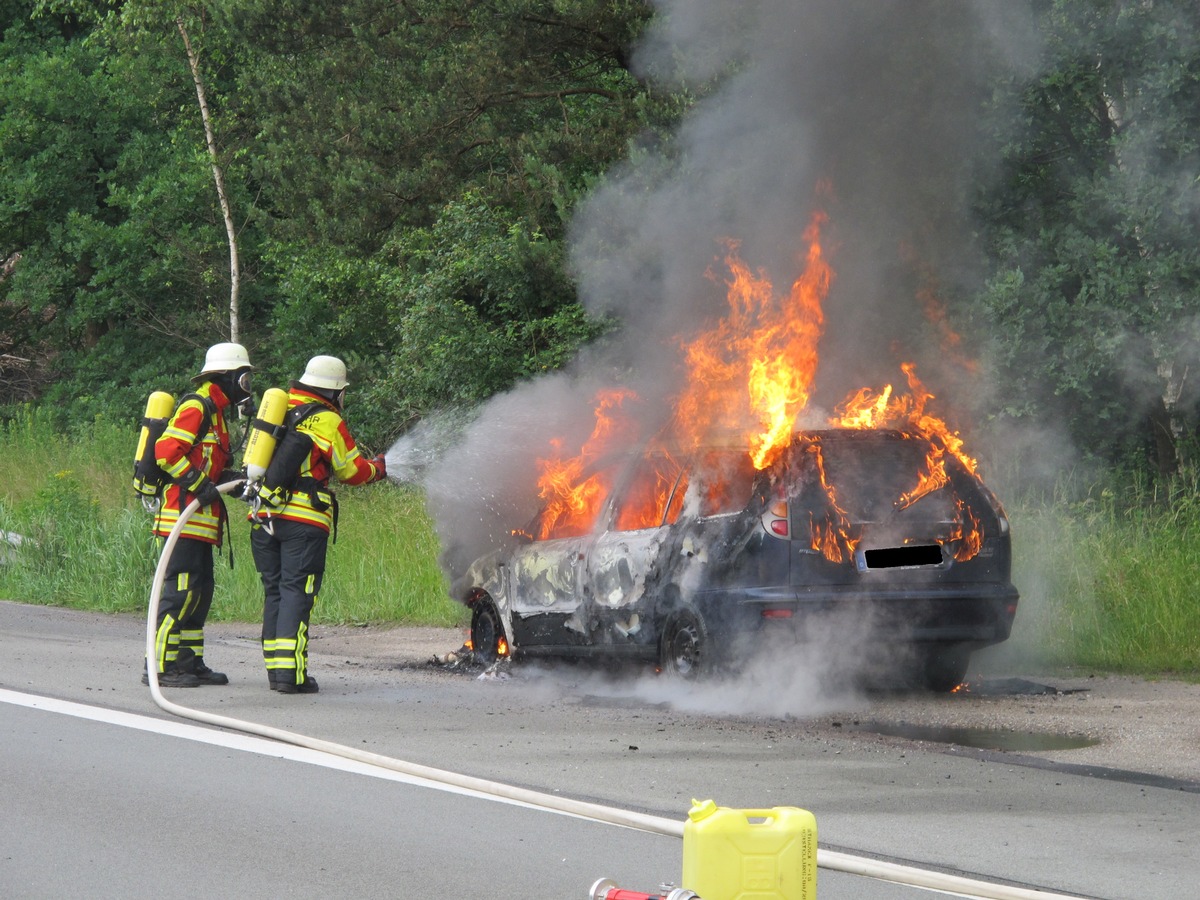 POL-WL: Pressemeldung der PI Harburg vom 22.04. - 24.04.2016 ++ Pkw Brand ++ Wohnungseinbrüche ++ Trunkenheit im Verkehr ++ Unfall mit Riesenrutsche