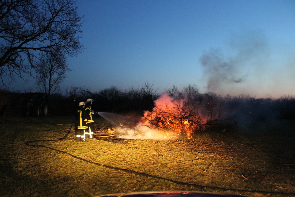 FW-WRN: Gemeldeter Flächenbrand in den Lippewiesen