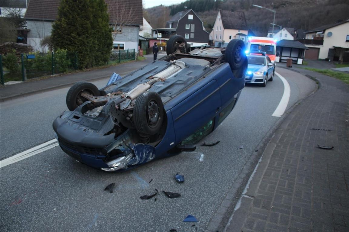 POL-PDNR: Grünebach - Verkehrsunfall infolge Sekundenschlaf