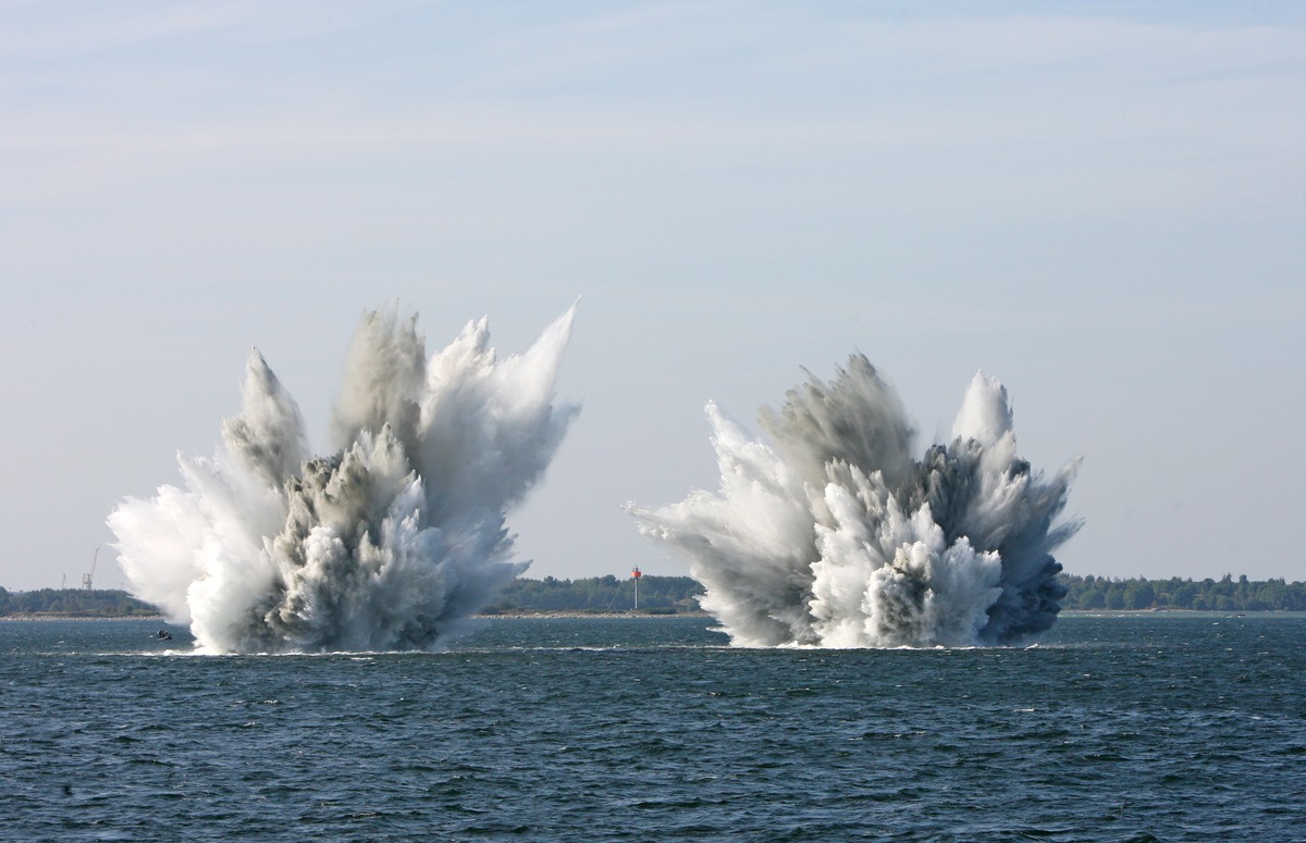 Deutsche Marine - Bilder der Woche: Deutsche Minentaucher sprengen Weltkriegsmunition vor Estland